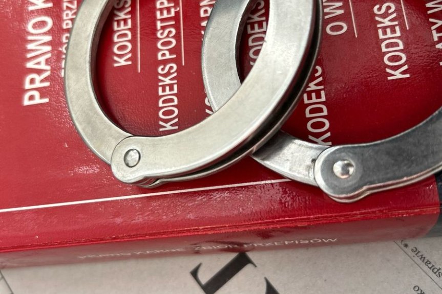 22-latek odpowie za kradzież rozbójniczą
