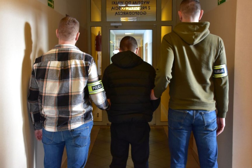 Bójka w Jarosławiu. Policjanci ustalili i zatrzymali sprawców