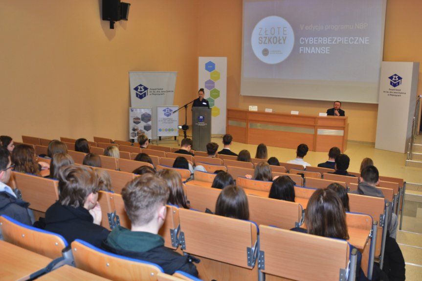 Debata "Cyberbezpieczne finanse" czyli jak chronić swoje pieniądze w internecie