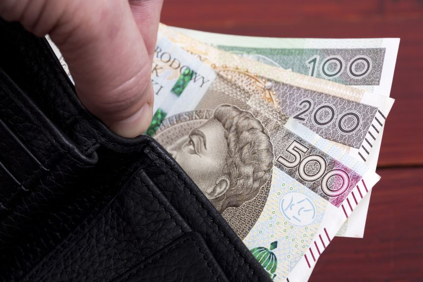 Dzielnicowy po służbie zatrzymał 70-latka, który przywłaszczył znaleziony portfel