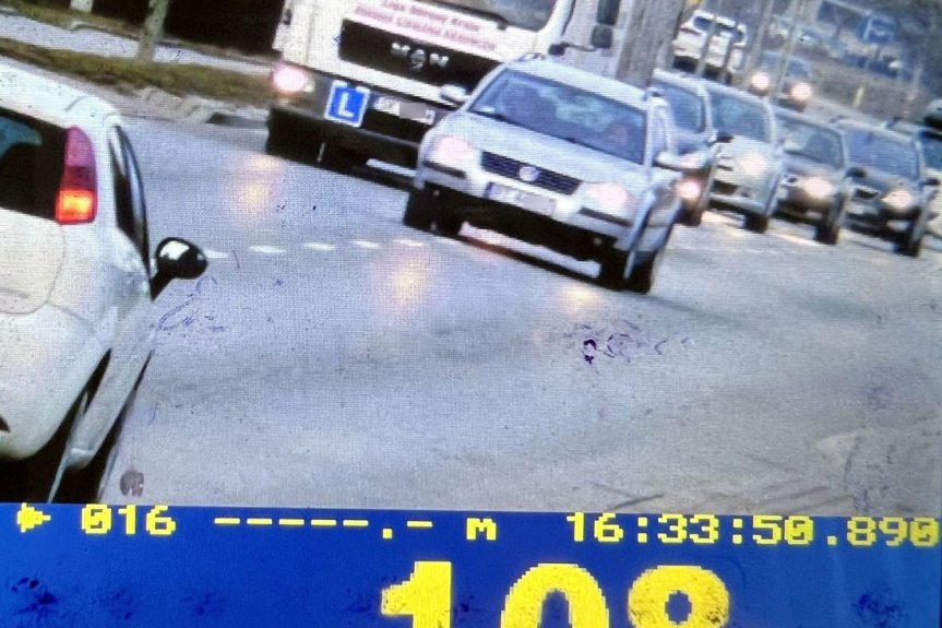 Jechał z prędkością 108 km/h. Skuteczne działanie policjantów