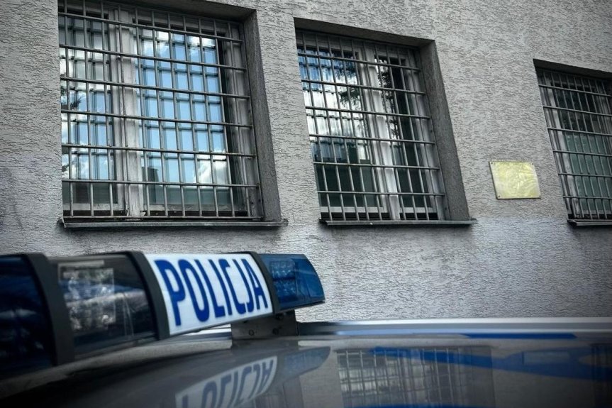 Odjechała z miejsca zdarzenia. Miała cofnięte uprawnienia, a przy sobie narkotyki