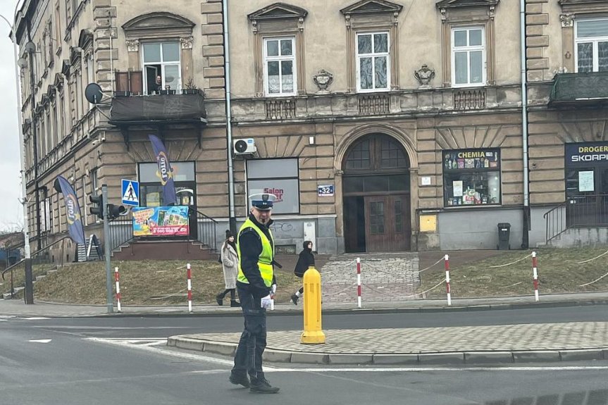 Policjanci dbali o bezpieczeństwo uczestników podczas XIII Biegu "Tropem Wilczym"