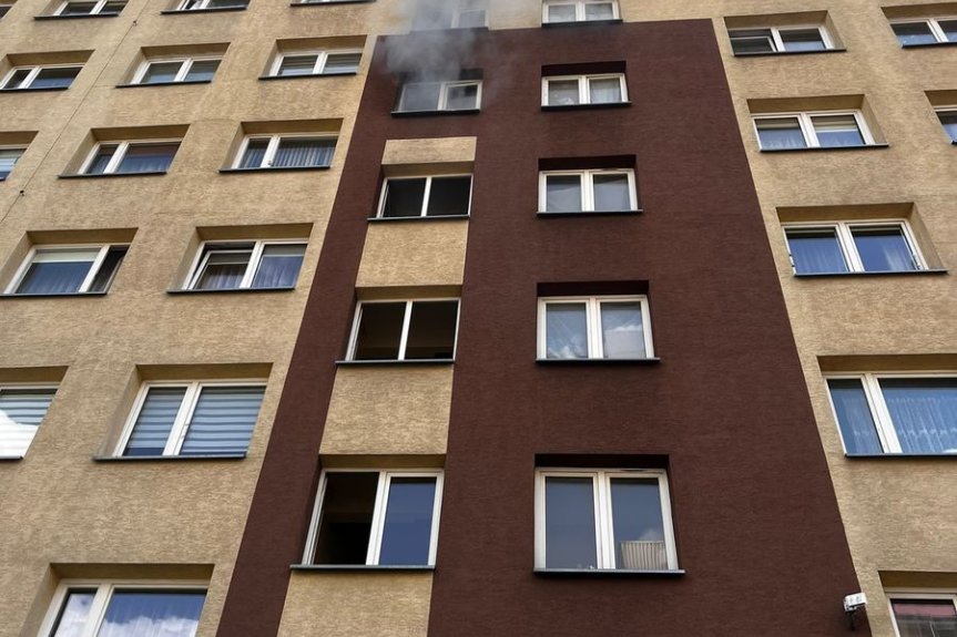 Policjanci ewakuowali mieszkańców zadymionych mieszkań