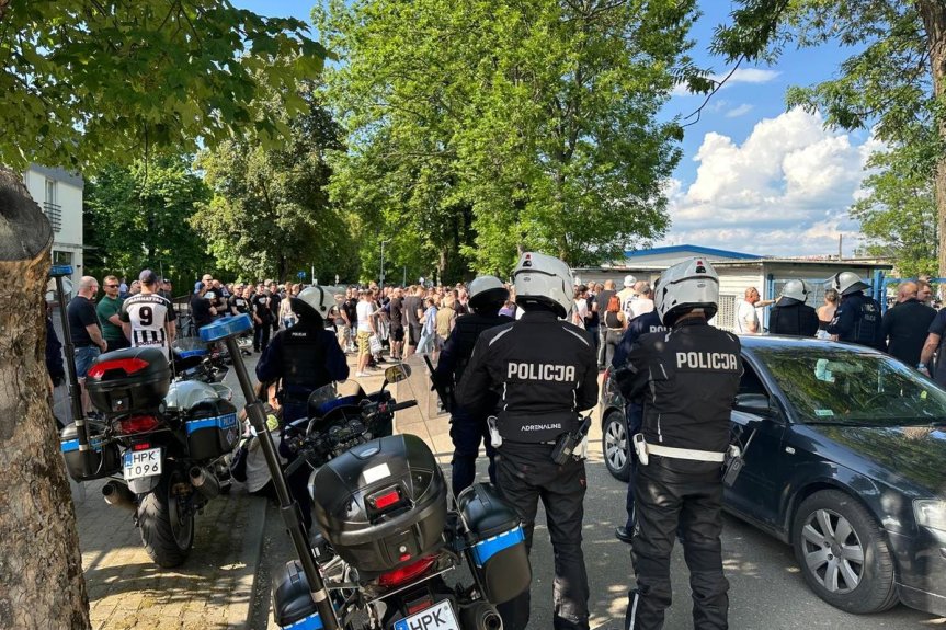 Policyjne zabezpieczali mecz Czarni Jasło – Karpaty Krosno