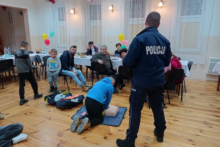 Przestępczość na tzw. ,,Wnuczka'' oraz zasady pierwszej pomocy tematem spotkania z mieszkańcami Przedborza
