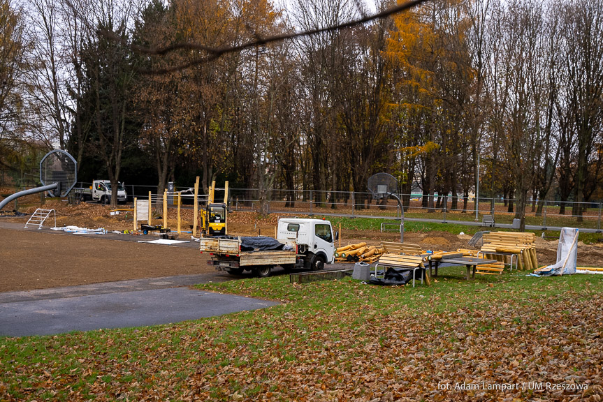 Rzeszów. Park Sybiraków zmienia się