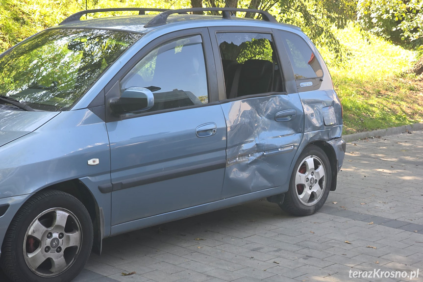 Straciła panowanie nad samochodem - uderzyła w inne auta
