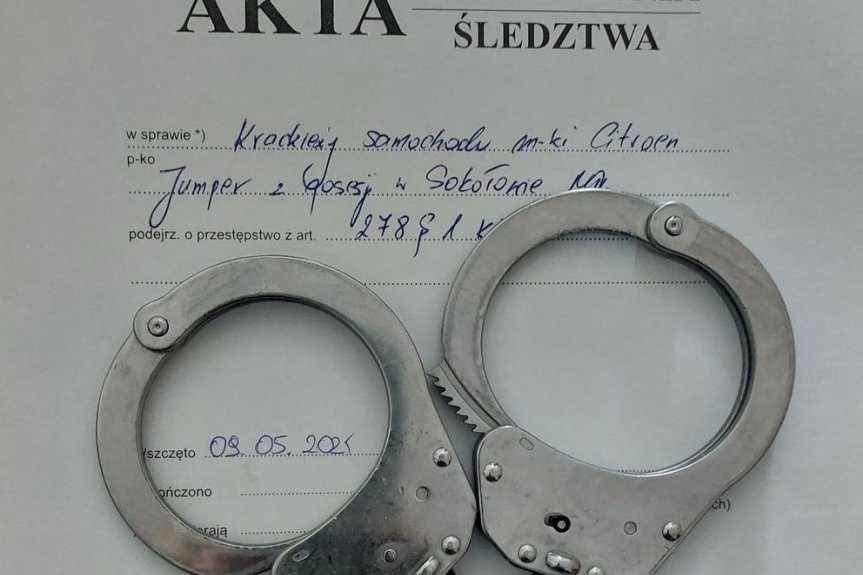Ukradli samochód i pobili 77-latka