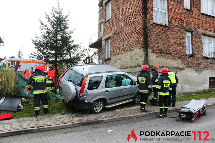 Honda uderzyła w dom