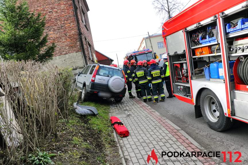 Honda uderzyła w dom