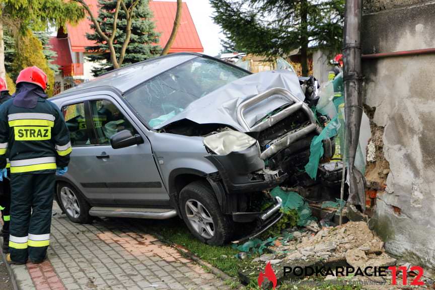 Honda uderzyła w dom