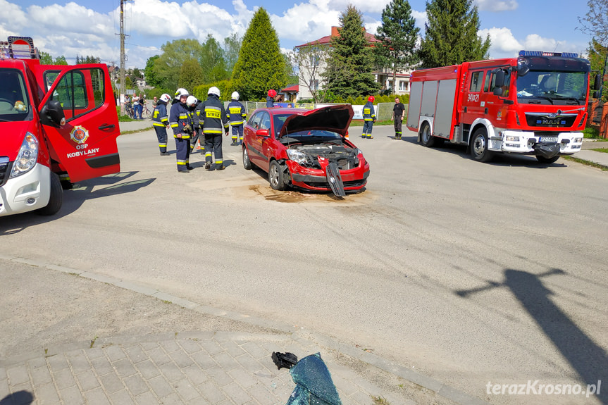 Kolizja drogowa na skrzyżowaniu w Kopytowej