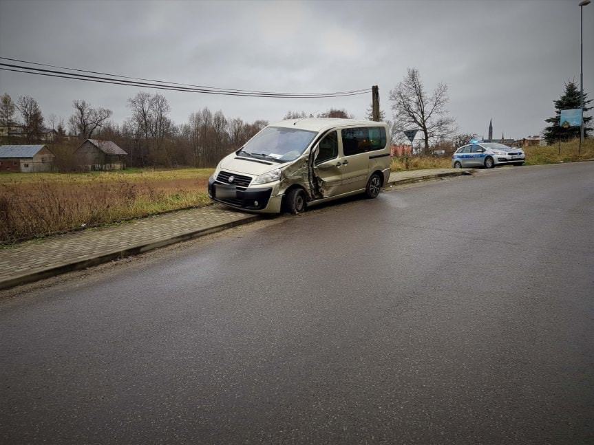 Kolizja drogowa na ul. Zawiśle w Korczynie