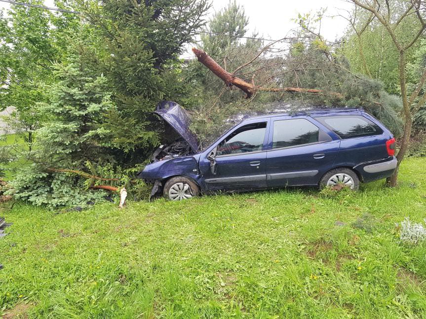 Kolizja drogowa w Korczynie. Kierujący trafił do szpitala