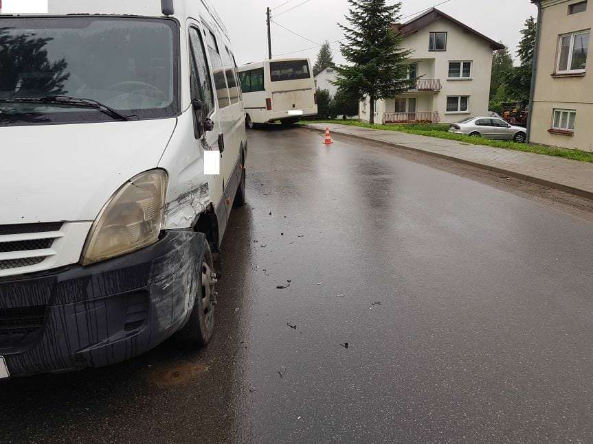 Kolizja dwóch busów w Rogach