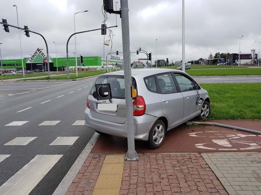 Kolizja Forda i Hondy na wysokości galerii VIVO w Krośnie