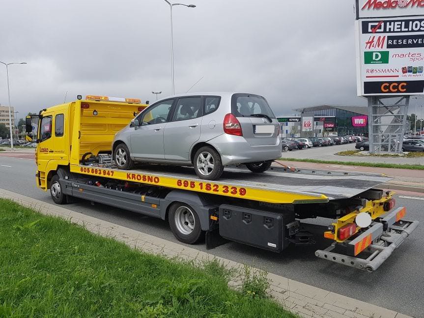 Kolizja Forda i Hondy na wysokości galerii VIVO w Krośnie