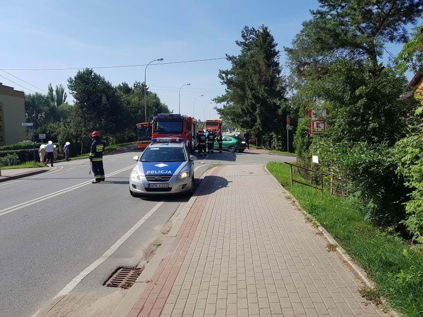 Kolizja rowerzystki z samochodem na Nadbrzeżnej w Krośnie