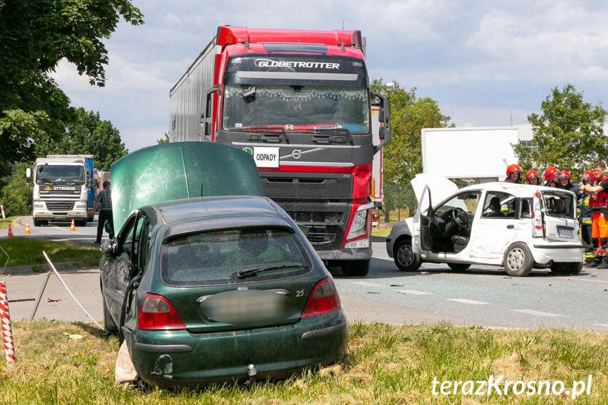 Krosno. Kolizja z udziałem czterech pojazdów