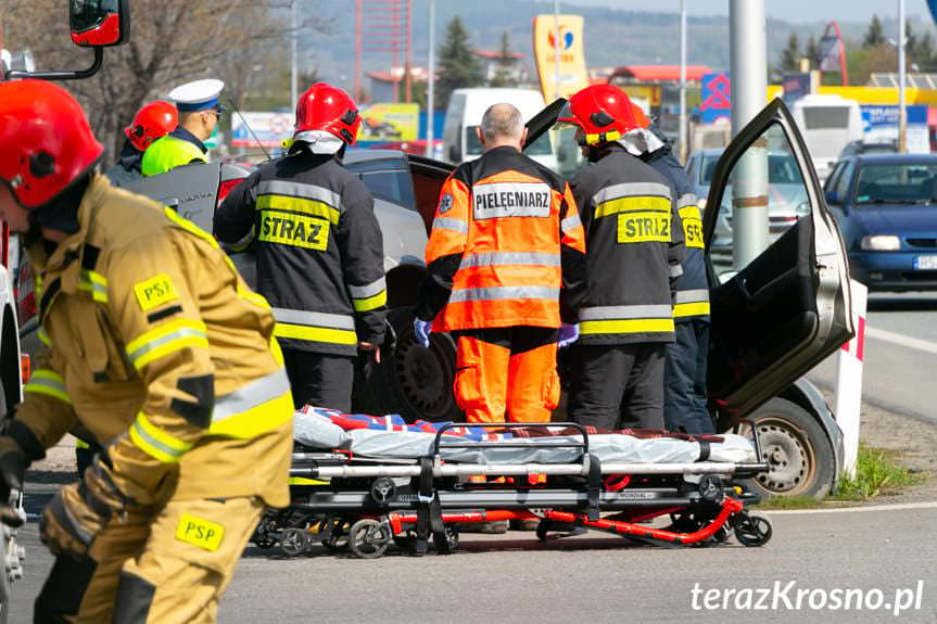 Krosno. Mężczyzna wjechał oplem do przydrożnego rowu