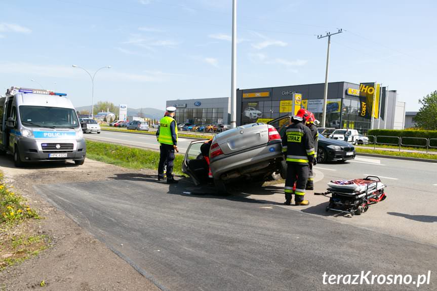 Krosno. Mężczyzna wjechał oplem do przydrożnego rowu