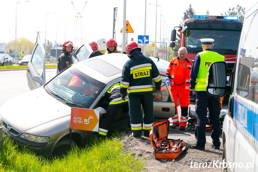 Krosno. Mężczyzna wjechał oplem do przydrożnego rowu