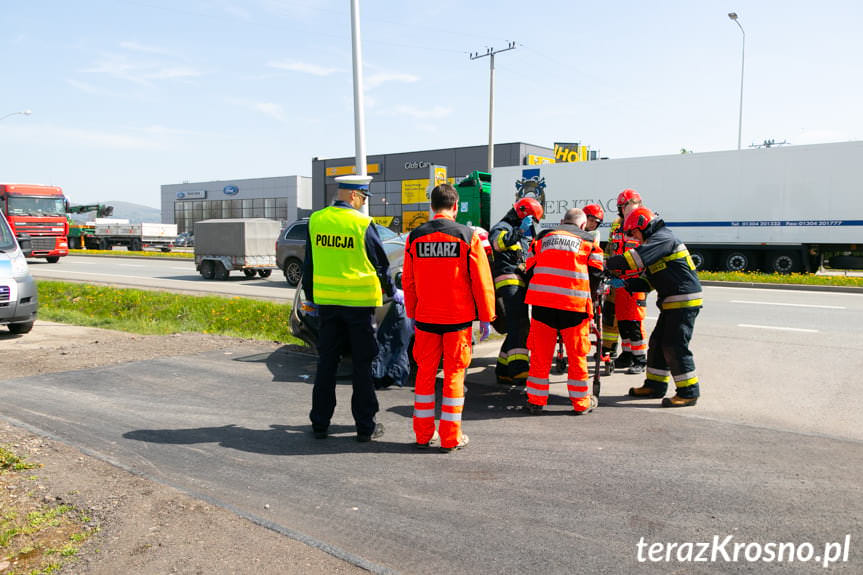 Krosno. Mężczyzna wjechał oplem do przydrożnego rowu