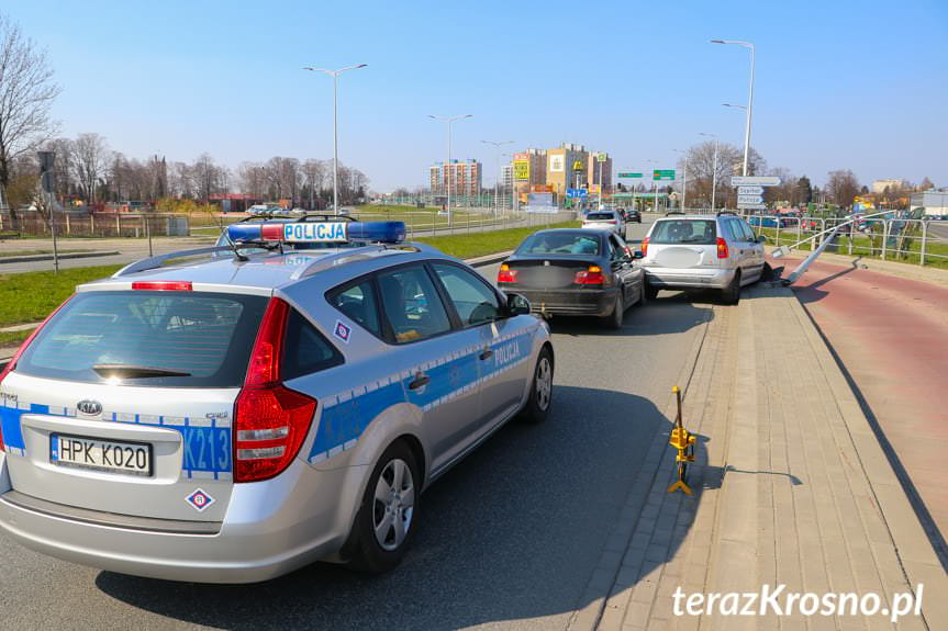 Krosno. Zderzenie bmw i mitsubishi na wysokości galerii VIVO