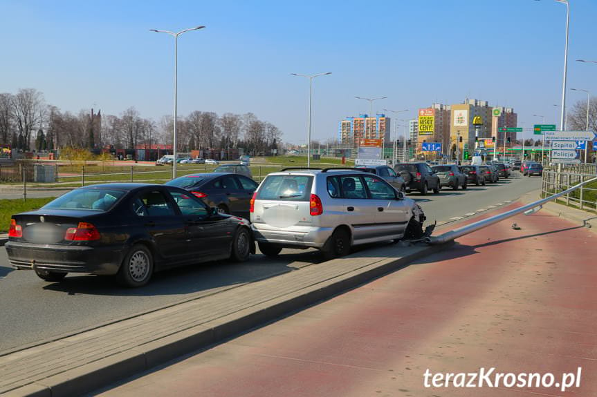 Krosno. Zderzenie bmw i mitsubishi na wysokości galerii VIVO