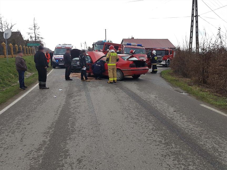 Łęki Strzyżowskie. Zderzenie Alfa Romeo z BMW