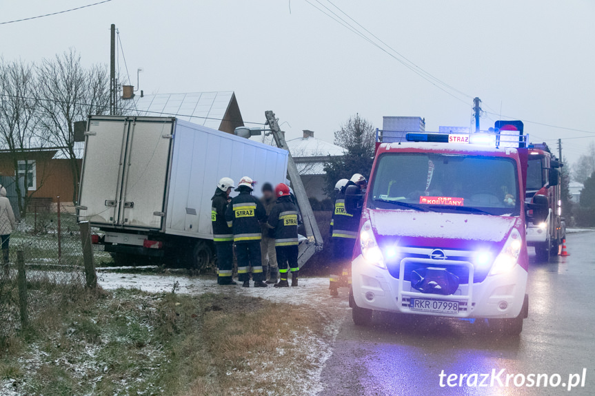 Mercedesem wjechał w słup