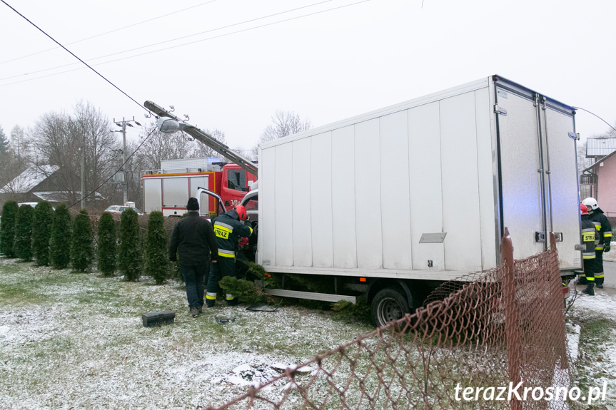 Mercedesem wjechał w słup