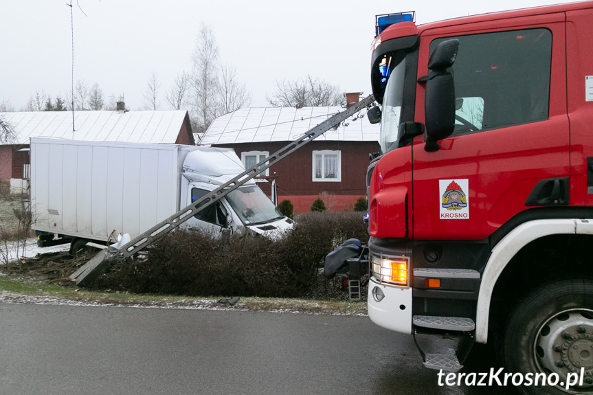 Mercedesem wjechał w słup