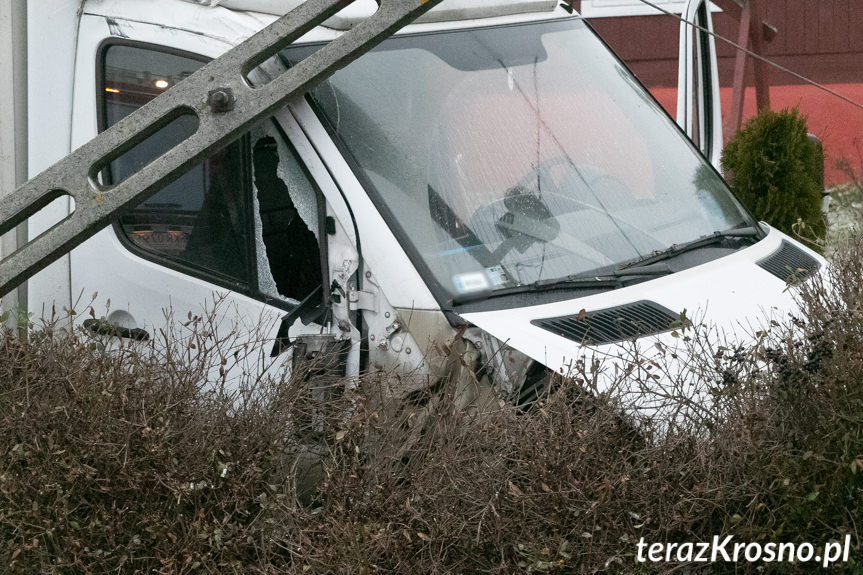 Mercedesem wjechał w słup