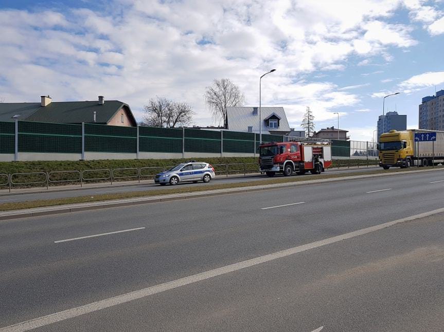 Na Podkarpackiej w Krośnie samochodem ciężarowym  wjechał w barierki