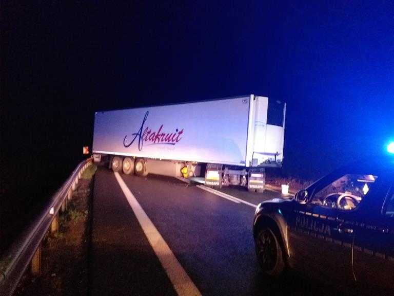 Nocne zderzenie na zakręcie śmierci 