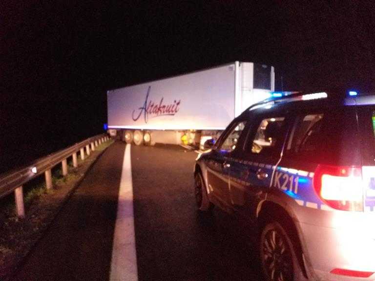 Nocne zderzenie na zakręcie śmierci 