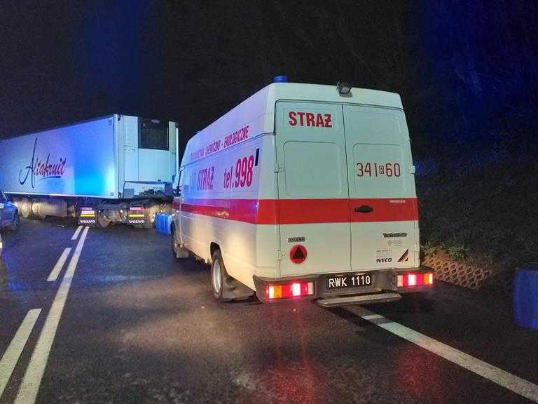 Nocne zderzenie na zakręcie śmierci 