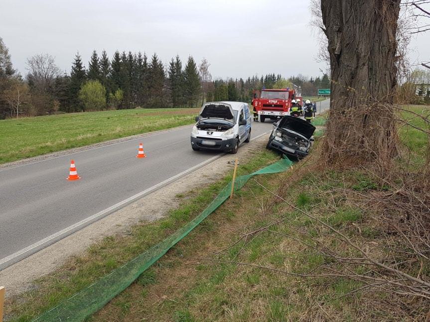 Nowy Żmigród. Zderzenie dwóch samochodów osobowych