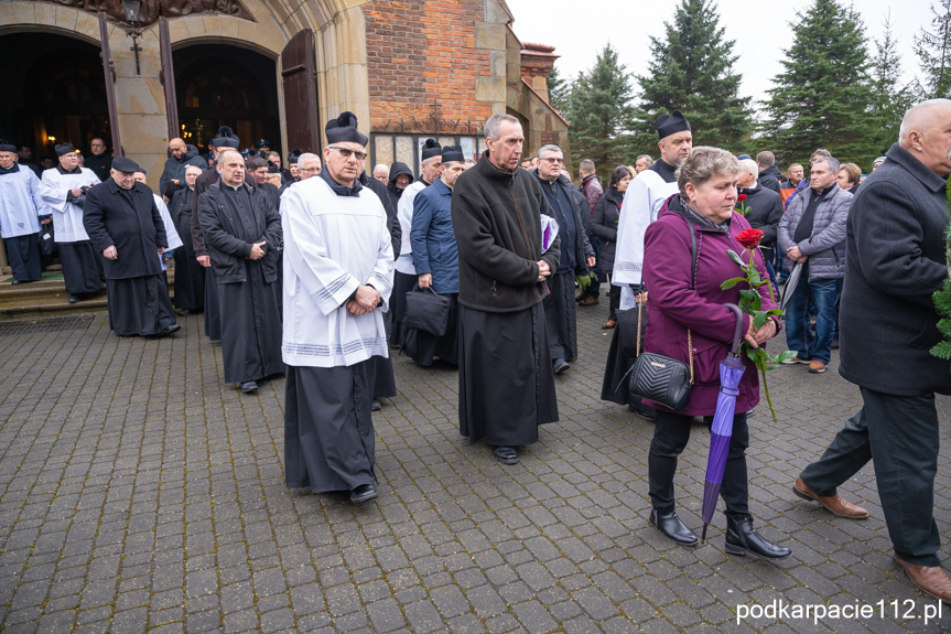 Pogrzeb ks. Henryka Czajki w Niewodnej