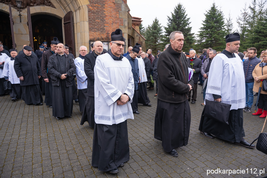 Pogrzeb ks. Henryka Czajki w Niewodnej