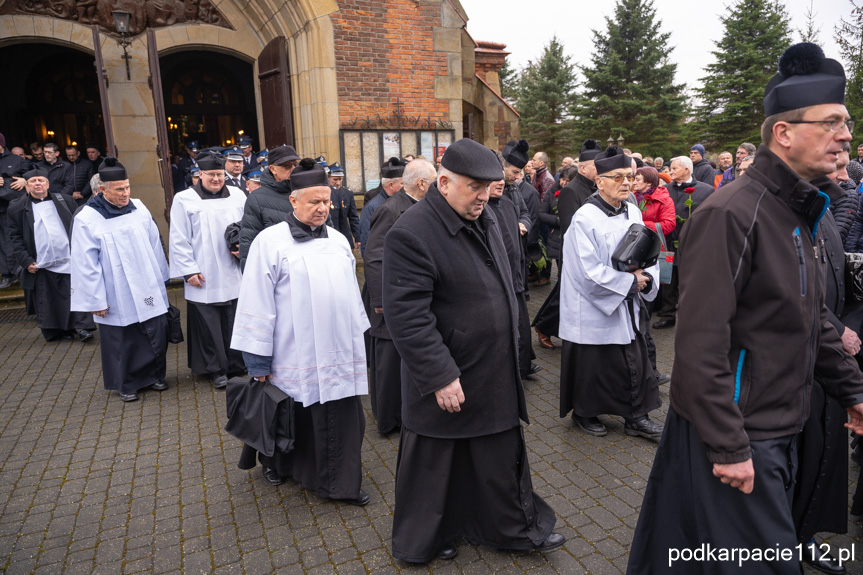 Pogrzeb ks. Henryka Czajki w Niewodnej