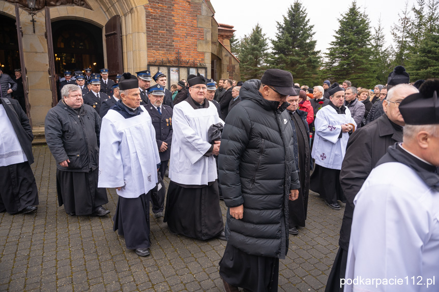 Pogrzeb ks. Henryka Czajki w Niewodnej