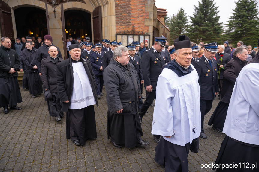 Pogrzeb ks. Henryka Czajki w Niewodnej