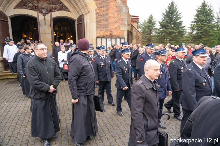 Pogrzeb ks. Henryka Czajki w Niewodnej