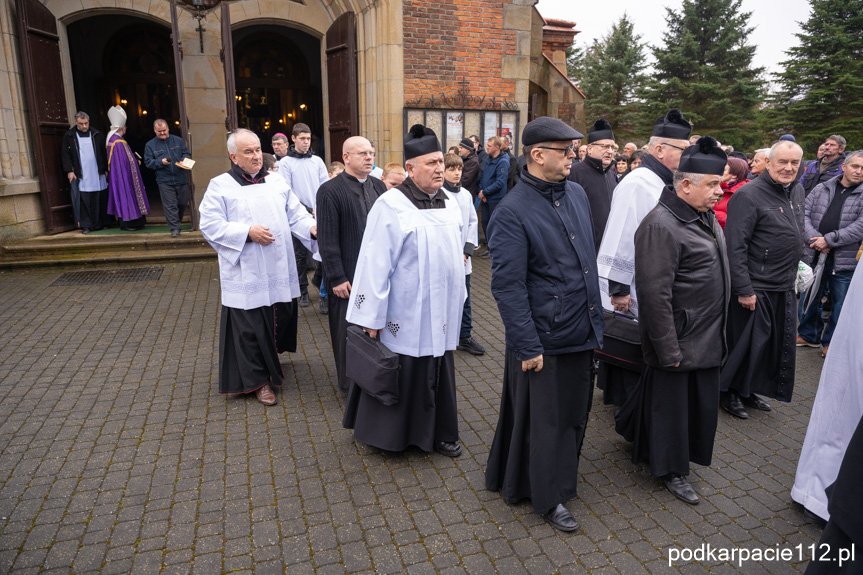 Pogrzeb ks. Henryka Czajki w Niewodnej