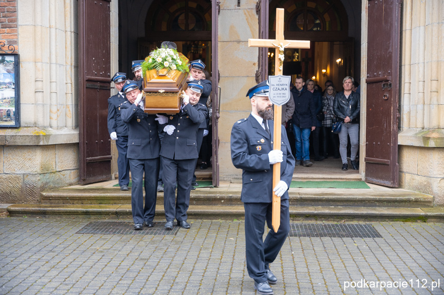 Pogrzeb ks. Henryka Czajki w Niewodnej