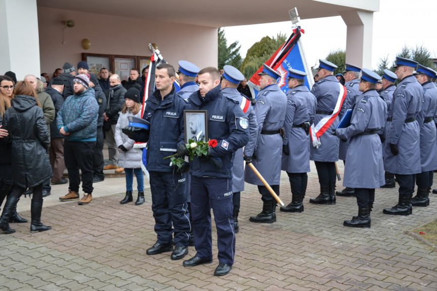 Pogrzeb policjanta, który zginął w wypadku między Trześnią, a Gorzycami