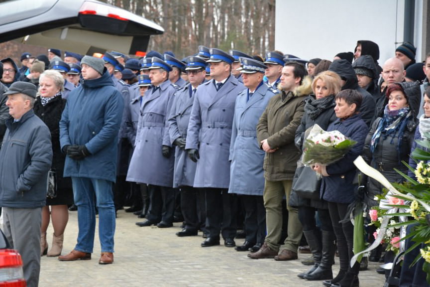 Pogrzeb policjanta, który zginął w wypadku między Trześnią, a Gorzycami